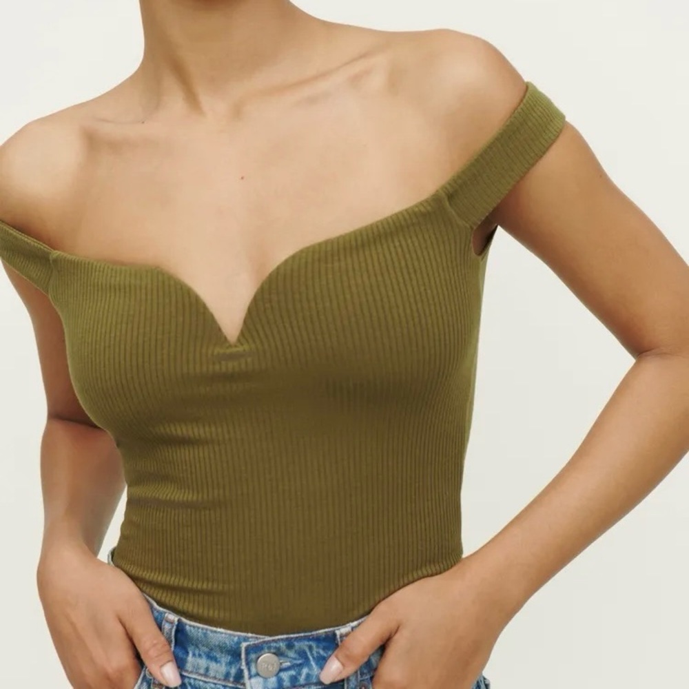 reformation andria knit off the shoulder top small in olive